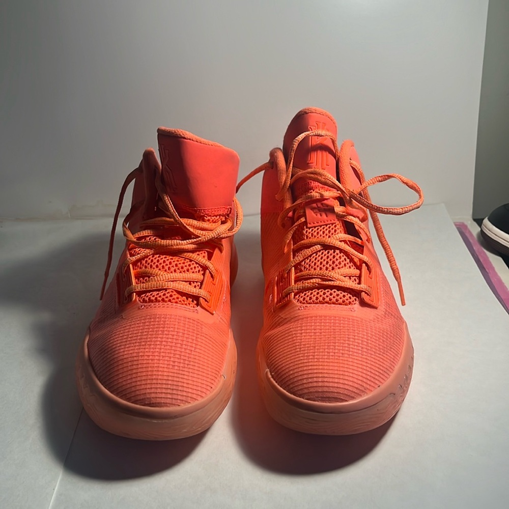 Nike kyrie flytrap pink flamingo